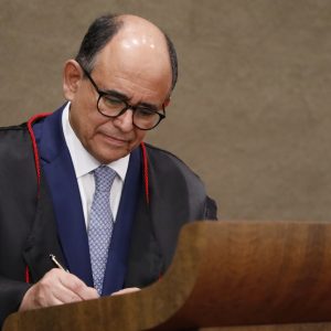 União pode ajuizar ação para regulamentar visitas de pai residente no exterior ao filho que está no Brasil
