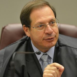 É possível cumular pedidos de prisão e de penhora no mesmo procedimento para execução de dívida alimentar